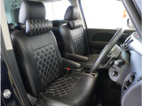 【清潔感のある運転席&助手席】隅々までクリーニングの行き届いた運転席&助手席。目立ったシミや汚れ等もございません。快適なドライブをどうぞ。