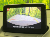 【バックカメラ】駐車時に後方がリアルタイム映像で確認できます。大型商業施設や立体駐車場での駐車時や、夜間のバック時に大活躍!運転スキルに関わらず、今や必須となった装備のひとつです!