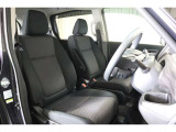 厚みがあって、座り心地のいいシート。運転席も助手席もリラックスしてゆったりと座れます。