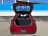 大きく開くリアゲートで荷物の出し入れも容易にできます。