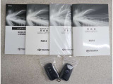 スマートキーはポケットやバッグに入れておけば、ノブに触れただけでロックの解除が可能です!あとはブレーキを踏んでスイッチを押すだけ!簡単にエンジンをかける事ができます♪