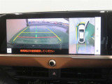 パノラミックビューモニター搭載。カメラで車両周囲の状況を映し出すため、狭い場所での駐車などに役立ちます。