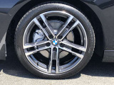 BMW純正18インチホイール。洗練されたデザインで、足元の個性を引き立てます。