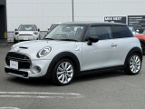 初めてのMINIで失敗したくない方に選ばれる定番モデルです。扱いやすいサイズ感と軽快な走りが魅力。正規ディーラー認定中古車のため、遠方のお客様にもご安心してお乗りいただけます。