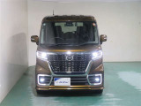 明度の高いLEDヘッドライトで、夜間の運転も安心です。