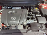 「SKYACTIV-G(ガソリン)」は、規格外の高圧縮を実現し、世界のエンジン技術者に驚きを与えました。さらに、それを維持したままノッキングの発生を抑え、熱効率を向上、走りにも寄与したエンジンです。
