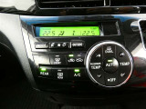 左右独立温度コントロールフルオートエアコンです。運転席、助手席それぞれで独立して温度設定ができます。冷え性の方が乗っても安心ですね♪