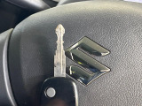 【キーレス】少し離れた場所からでもボタン一つでドアの開錠・施錠ができるのでとっても便利!ドアの鍵穴周りに傷をつけることもありません♪