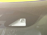 【ホンダセンシング】走行中に前方の車両等を認識し、衝突しそうな時は警報とブレーキで衝突回避と被害軽減をアシスト。より安全にドライブをお楽しみいただけます。