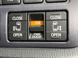 【両側パワースライドドア】スマートキーや運転席のスイッチで後席両側スライドドアの開閉が可能♪電動だから力を入れてドアを開ける必要が無く、小さなお子様でも簡単に開け閉めでき快適です♪