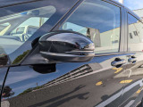 パワーシート付きで快適な運転姿勢をサポート。微調整が可能なので体型に合った角度にシートを変更できますよ。