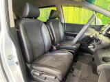 運転席まわりには十分なスペースがあり、大柄な方でもゆったり運転していただける環境です。