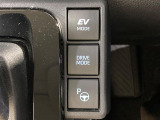 【駐車支援システム】駐車スペースを検知し、スムーズな駐車をアシスト。狭いスペースへの駐車など、駐車に自信の無い方におすすめの機能です♪