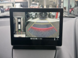 狭い場所での駐車やすれ違いなどでより的確な運転操作に役立つ360&deg;ビューモニターが装備されています。