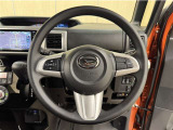 ステアリングスイッチ搭載!手を離さずに手元のスイッチでさまざまな操作が可能。運転中、視線をそらさなくても操作ができて安全です!