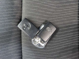 カギをバックやポケットから取り出さなくても持っているだけで鍵の開閉やエンジンスタートが出来ます♪