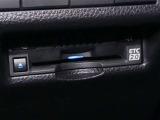 高速道路を賢く使うETC2.0装備です。高速道路とクルマが情報を連携して渋滞の迂回ルートや災害時の適切な誘導をしてくれたりします。