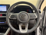 ステアリングスイッチ搭載!手を離さずに手元のスイッチでさまざまな操作が可能。運転中、視線をそらさなくても操作ができて安全です!