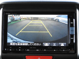 ★バックカメラ★初心者の方や運転に自信のない方でも安心して車庫入れができるリバース連動リアカメラが装着されています。狭い駐車場はもちろん、雨の日や夜間でもストレスなく運転していただけます。