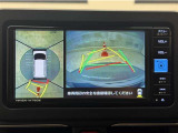 真上から見下ろしたような視点で車とその周囲を確認出来る画面と、車両後方を映し出すバックモニター画面の2つを表示してくれます。