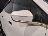 【BMWミラー】視認性の高いスタイリッシュなミラー。自動防眩機能も付いており夜間のドライビングをサポートします。