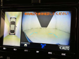 【フロントカメラ】運転席に座った状態で死角になりやすいクルマの前の様子まで確認でき安全ですね♪