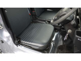運転者にとっては日々使用することとなる運転席です。運転席が快適だと運転に集中することができますね。