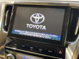 【メーカー純正10型ナビ】インテリアに溶け込むスタイリッシュな「専用設計」メーカーナビを装備♪視認性や操作性など基本性能にも優れ、より上質なカーライフをお楽しみいただけます。