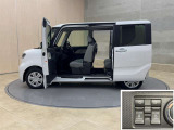 左右ウエルカム機能付き電動スライドドア。降車時に設定しておけば近づくだけでドアが自動でオープン!とても便利な機能です☆☆