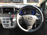 運転中も見やすいデジタルメーター。