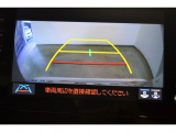 バックモニター付き。車両後方の映像が画面に表示されるので、車庫入れが苦手な人も安心です。ただし、目視確認もお忘れなくお願いいたします。