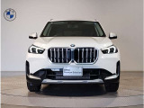 【キドニーグリル】BMWは約90年もの間、ほぼ全ての車両にひと目でBMWだと分かるこの特徴的なフロントグリルが備えられ、デザイン・アイコンとして親しまれてきました。