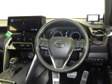 運転席まわりです。 各操作スイッチは使いやすい位置に配置されてます。