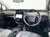 運転席まわりです。 各操作スイッチは使いやすい位置に配置されてます。