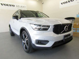 都市を駆け巡る本物のSUVとして、XC40は開発されました。スカンジナビアデザインの独創性と都会的な雰囲気を身にまとった、都市で生活するあなたのために作られた1台です。