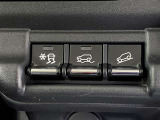 【4WD】オフロードや雪道などの滑りやすい路面でも安心して走行できます。