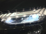 ●LEDハイビームが多数独立で存在し、ハイビーム時に対向車や前方を走る車の部分をロービームに切り替えが可能!!シーケンシャルウインカーも装備!!