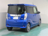 「エマージェンシーブレーキ」は、フロントカメラで前方の車両や歩行者を検知して回避操作を促します。万が一の際には自動でブレーキを作動させて衝突回避または被害軽減します。