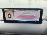 狭い場所での駐車やすれ違いなどでより的確な運転操作に役立つ360&deg;ビューモニターが装備されています。