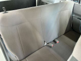 ベンチシートなので姿勢の自由度も高くどちらのドアからでも乗車可能です♪