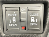 【両側パワースライドドア】スマートキーや運転席のスイッチで後席両側スライドドアの開閉が可能♪電動だから力を入れてドアを開ける必要が無く、小さなお子様でも簡単に開け閉めでき快適です♪