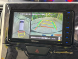 【全周囲カメラ】専用のカメラにより、上から見下ろしたような視点で360度クルマの周囲を確認することができます☆死角部分も確認しやすく、狭い場所での切り返しや駐車もスムーズに行えます。