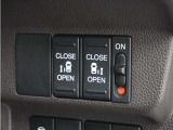 ◆両側電動スライドドア◆狭い駐車場でも乗り降りが楽々♪お子様が隣の車にドアを当ててしまう心配もございません!小さなお子様連れの方もこれで安心。