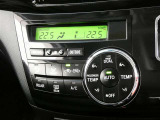 オートエアコンは、常にお好みの温度に調整ができ車内を快適な空間に保ってくれます。