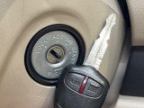 【キーレス】少し離れた場所からでもボタン一つでドアの開錠・施錠ができるのでとっても便利!ドアの鍵穴周りに傷をつけることもありません♪