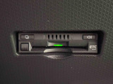 ETCカードを挿入することで高速道路を利用する際の支払いがキャッシュレスになったり、ETCスマートインターチェンジが利用できたり、とても便利なアイテムです!
