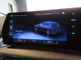 BMWカーブド・ディスプレイは、必要な情報をひと目で把握できるだけでなく、BMW iDriveの主要なインターフェイスとしてさまざまな機能の直観的な操作を可能にしています。