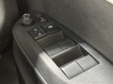 【パワーウインドウ】運転席のスイッチで、各席の窓ガラスの開閉ができます!あると便利ですよね!
