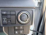 運転席操作部の写真です!席から操作しやすい位置に配置されており、快適な運転の強い味方となってくれます。ぜひ来場して、実際に触ってみてください♪