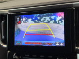 【バックカメラ】駐車時に後方がリアルタイム映像で確認できます。大型商業施設や立体駐車場での駐車時や、夜間のバック時に大活躍!運転スキルに関わらず、今や必須となった装備のひとつです!